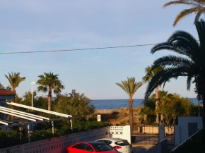 Sea view apartment, first line on the beach, Remote work